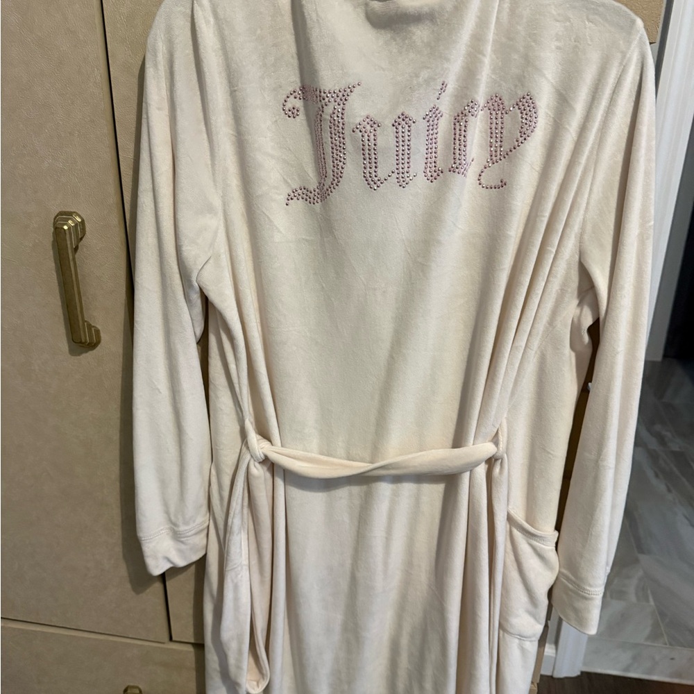 Juicy Couture White Lounge Robe